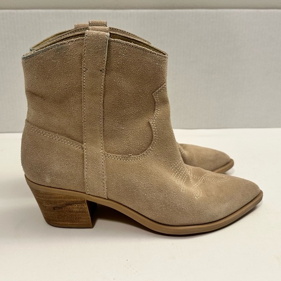 Dolce Vita Shoes - Dolce Vita Sama Suede Western Booties Size 9.0